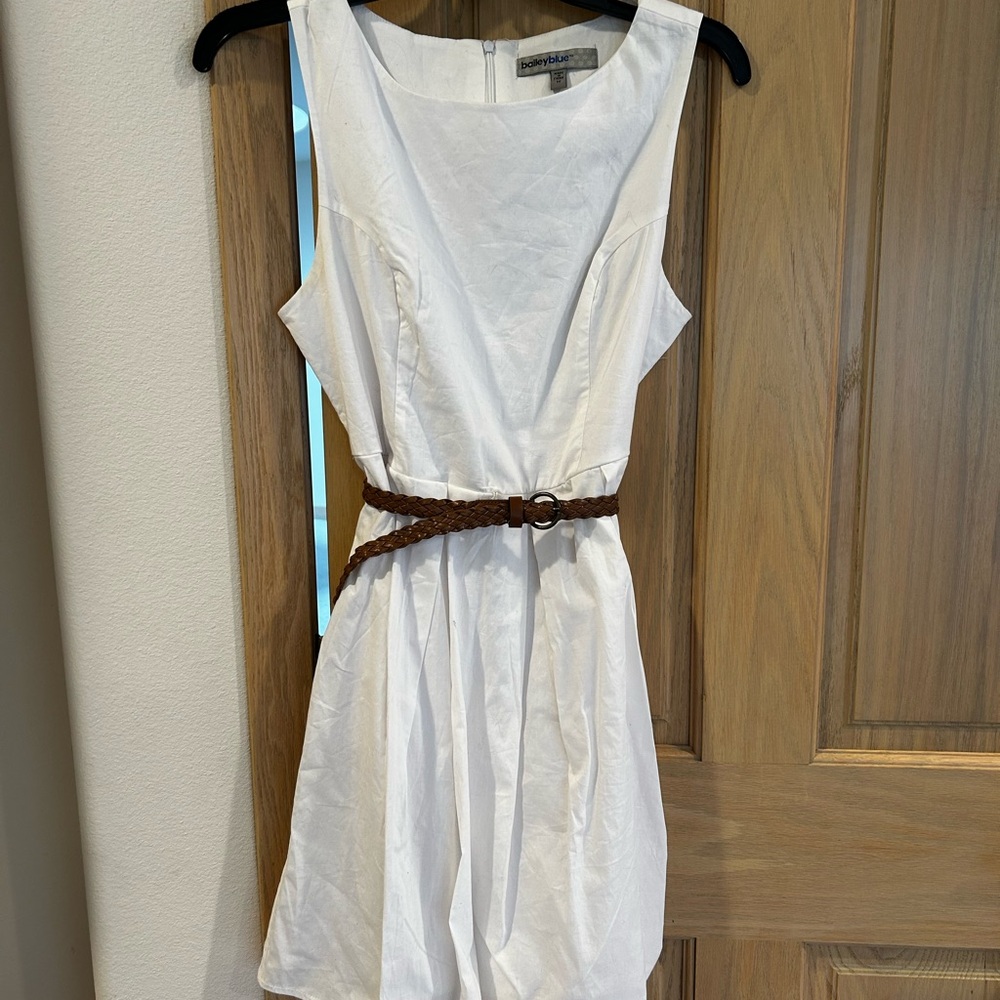 Elegant White Sleeveless Dress